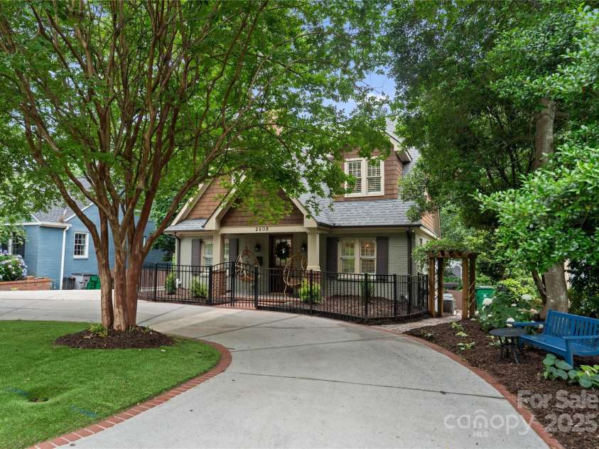 2809 Glendale Road, Charlotte, NC 28209.  MLS# CAR4220362, YatesRealty ID 26170. Driveway