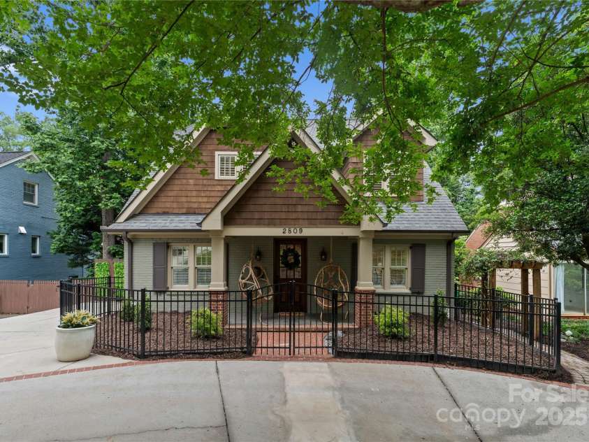 2809 Glendale Road, Charlotte, NC 28209.  MLS# CAR4220362, YatesRealty ID 26170. Front Yard