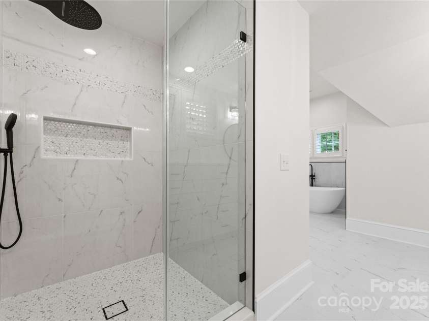 2809 Glendale Road, Charlotte, NC 28209.  MLS# CAR4220362, YatesRealty ID 26170. Full Bathroom