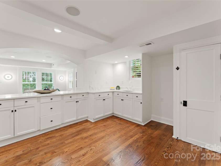 2809 Glendale Road, Charlotte, NC 28209.  MLS# CAR4220362, YatesRealty ID 26170. Full Bathroom