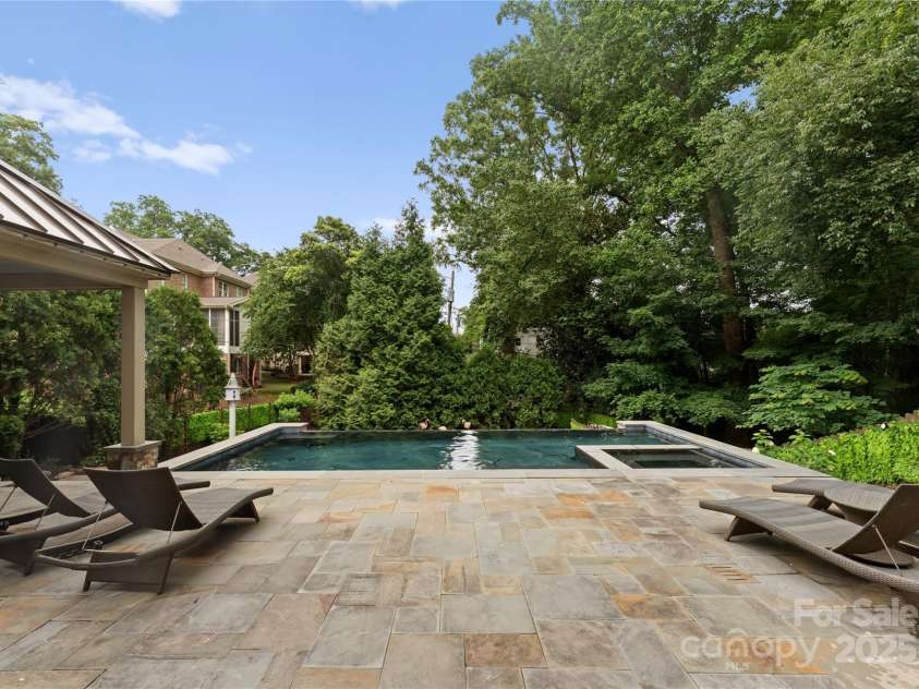 2809 Glendale Road, Charlotte, NC 28209.  MLS# CAR4220362, YatesRealty ID 26170. Full Bathroom
