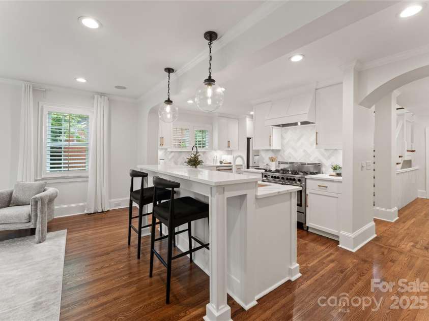 2809 Glendale Road, Charlotte, NC 28209.  MLS# CAR4220362, YatesRealty ID 26170. Kitchen