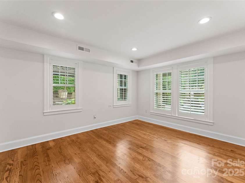 2809 Glendale Road, Charlotte, NC 28209.  MLS# CAR4220362, YatesRealty ID 26170. Kitchenette
