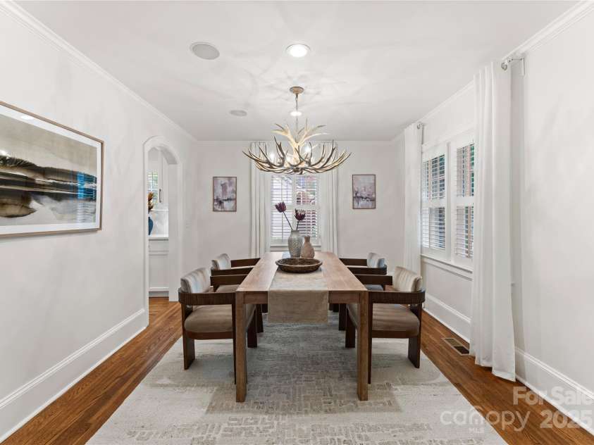 2809 Glendale Road, Charlotte, NC 28209.  MLS# CAR4220362, YatesRealty ID 26170. Living Room 1