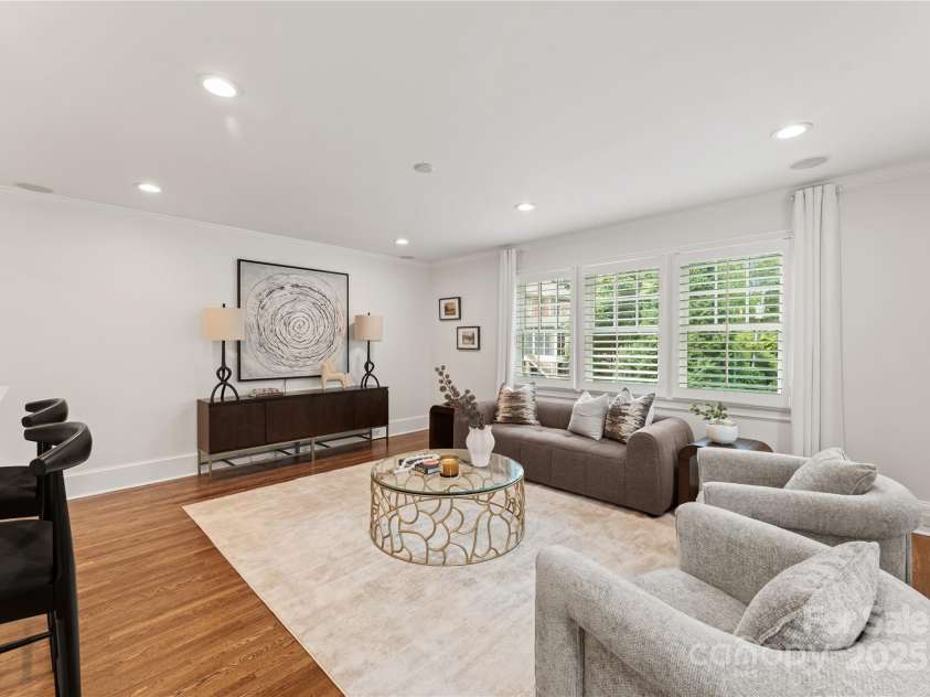 2809 Glendale Road, Charlotte, NC 28209.  MLS# CAR4220362, YatesRealty ID 26170. Living Room 1