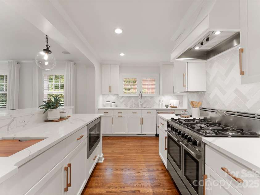 2809 Glendale Road, Charlotte, NC 28209.  MLS# CAR4220362, YatesRealty ID 26170. Outdoor Patio