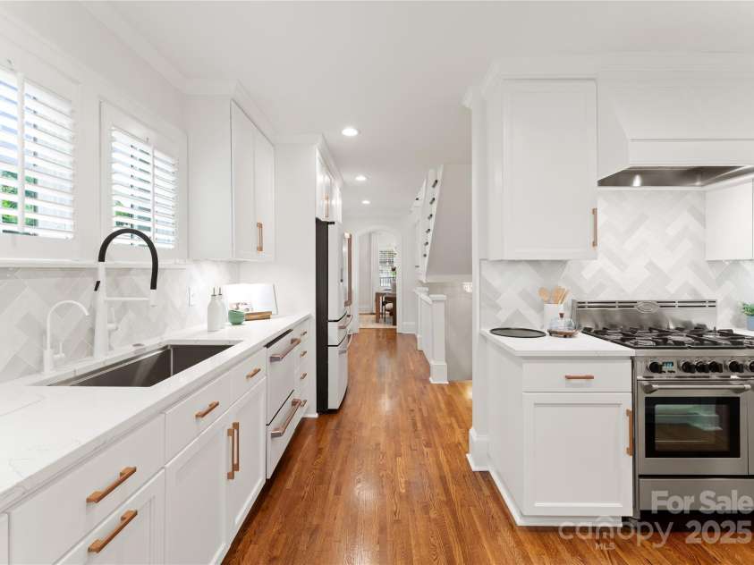 2809 Glendale Road, Charlotte, NC 28209.  MLS# CAR4220362, YatesRealty ID 26170. Pool