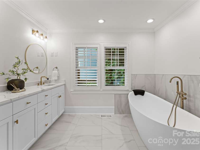 2809 Glendale Road, Charlotte, NC 28209.  MLS# CAR4220362, YatesRealty ID 26170. Primary Bedroom