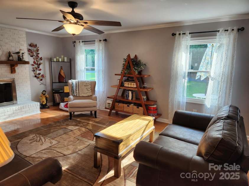 854 Silver Fox Drive, Concord, NC 28025.  MLS# CAR4251256, YatesRealty ID 26171. A large room that makes entertaining easy.