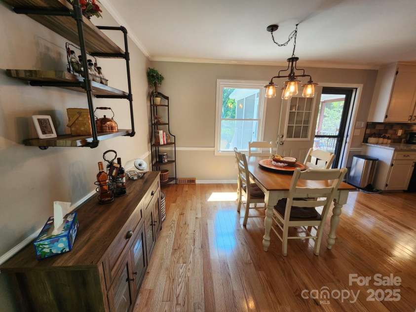 854 Silver Fox Drive, Concord, NC 28025.  MLS# CAR4251256, YatesRealty ID 26171. Hardwoods run throughout the house. Easily accessible dining area.