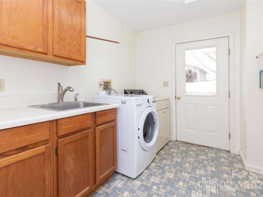 1510 Graham Road, Marshall, NC 28753.  MLS# CAR4241264, YatesRealty ID 26172. Laundry / Mud Room