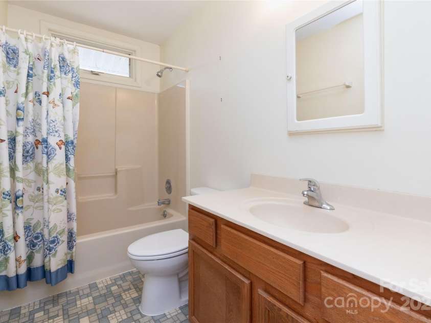 1510 Graham Road, Marshall, NC 28753.  MLS# CAR4241264, YatesRealty ID 26172. Second Primary Bathroom