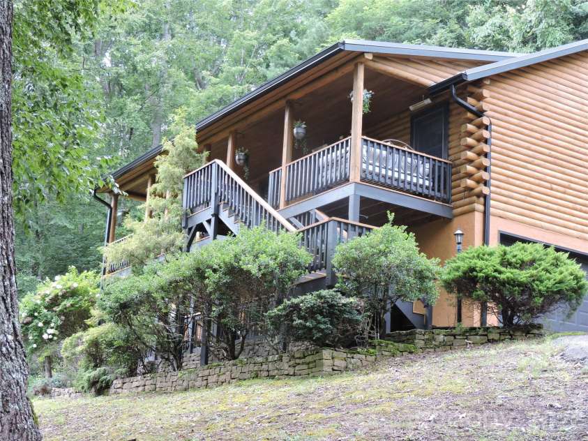 357 Rosewood Lane, Burnsville, NC 28714.  MLS# CAR4385330, YatesRealty ID 26173. 