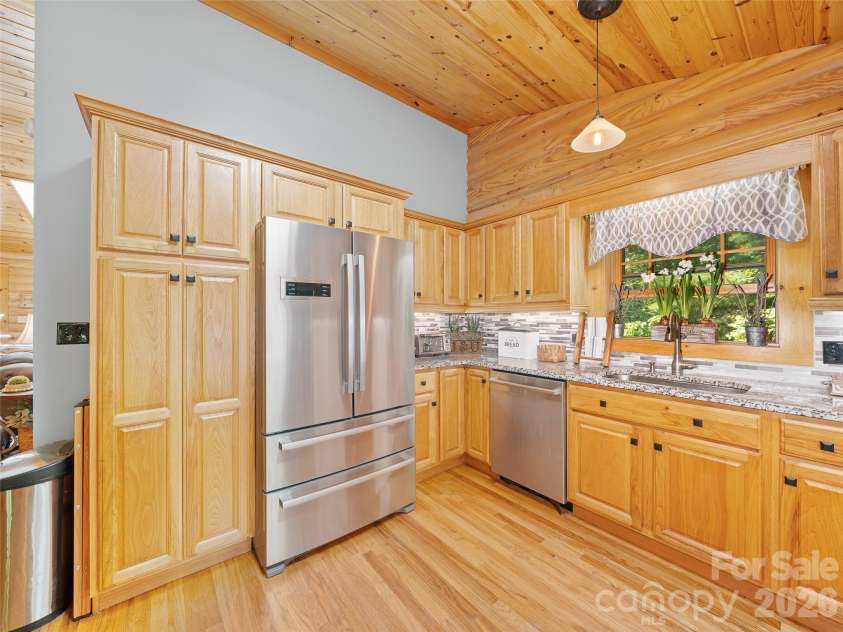 357 Rosewood Lane, Burnsville, NC 28714.  MLS# CAR4385330, YatesRealty ID 26173. Kitchen