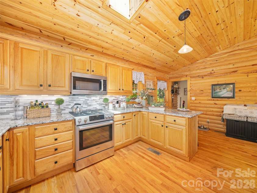 357 Rosewood Lane, Burnsville, NC 28714.  MLS# CAR4385330, YatesRealty ID 26173. Kitchen