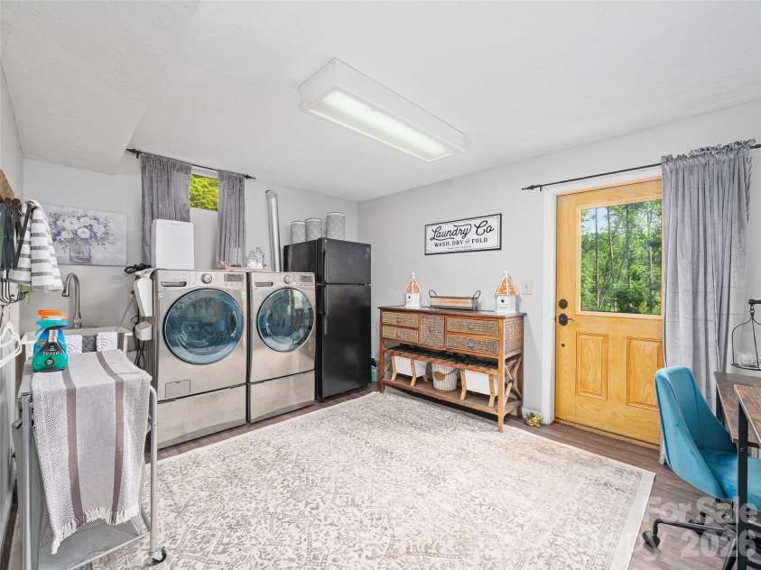 357 Rosewood Lane, Burnsville, NC 28714.  MLS# CAR4385330, YatesRealty ID 26173. Laundry/Mud room