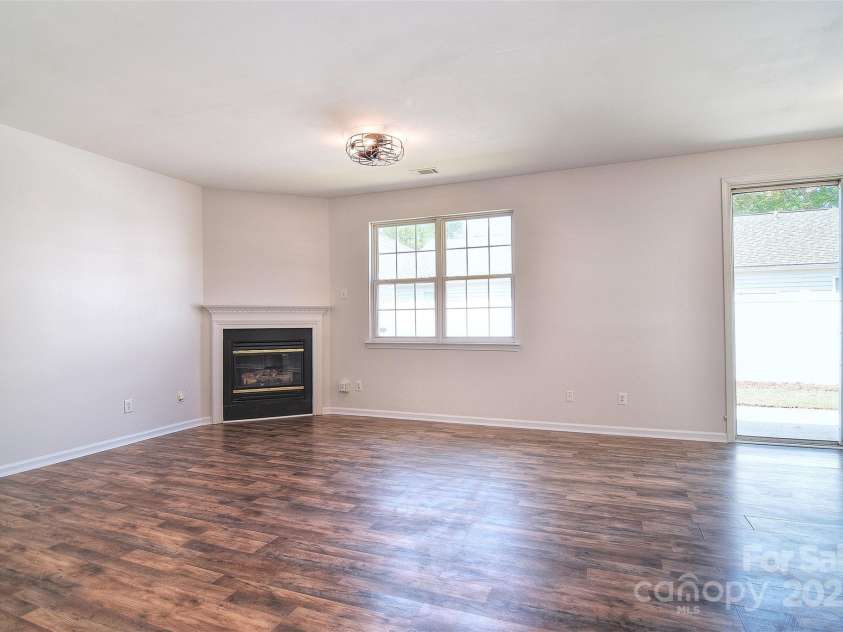 8655 Meadowmont View Drive, Charlotte, NC 28269.  MLS# CAR4272509, YatesRealty ID 26174. 