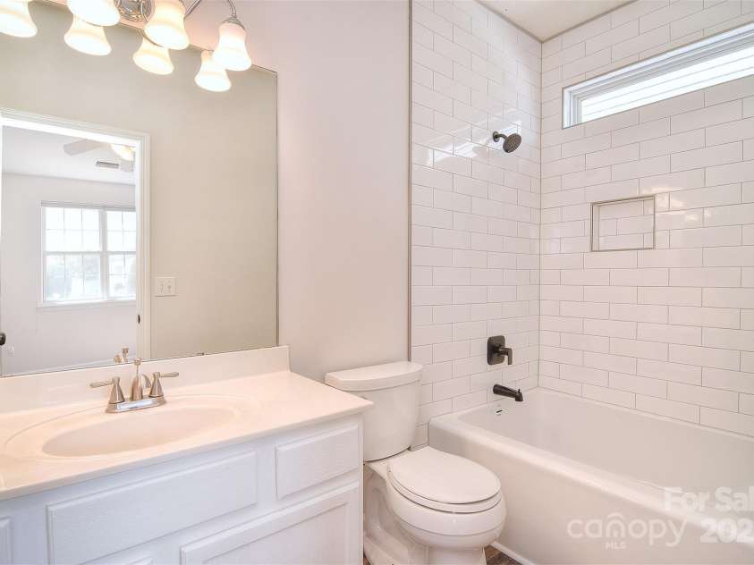8655 Meadowmont View Drive, Charlotte, NC 28269.  MLS# CAR4272509, YatesRealty ID 26174. Primary