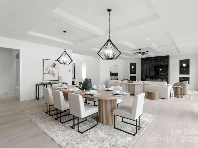 5428 Carmel Road, Charlotte, NC 28226.  MLS# CAR4189803, YatesRealty ID 26176. Dining Area & Living Room
