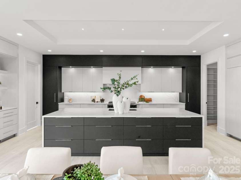 5428 Carmel Road, Charlotte, NC 28226.  MLS# CAR4189803, YatesRealty ID 26176. Kitchen