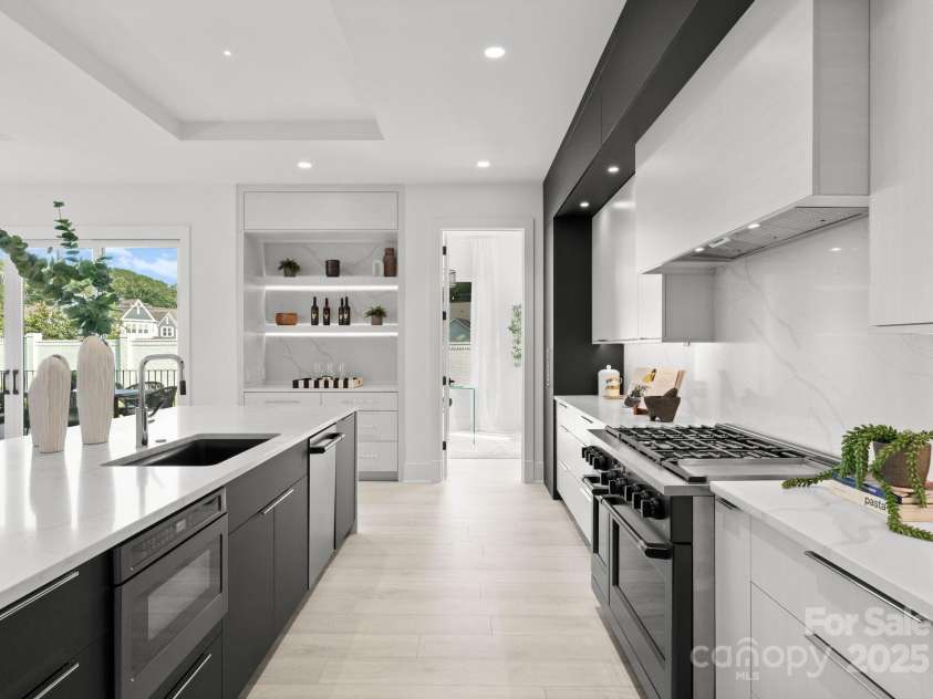 5428 Carmel Road, Charlotte, NC 28226.  MLS# CAR4189803, YatesRealty ID 26176. Kitchen