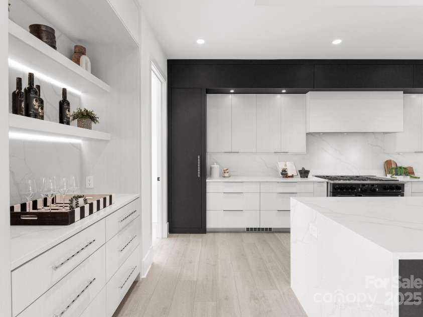 5428 Carmel Road, Charlotte, NC 28226.  MLS# CAR4189803, YatesRealty ID 26176. Kitchen