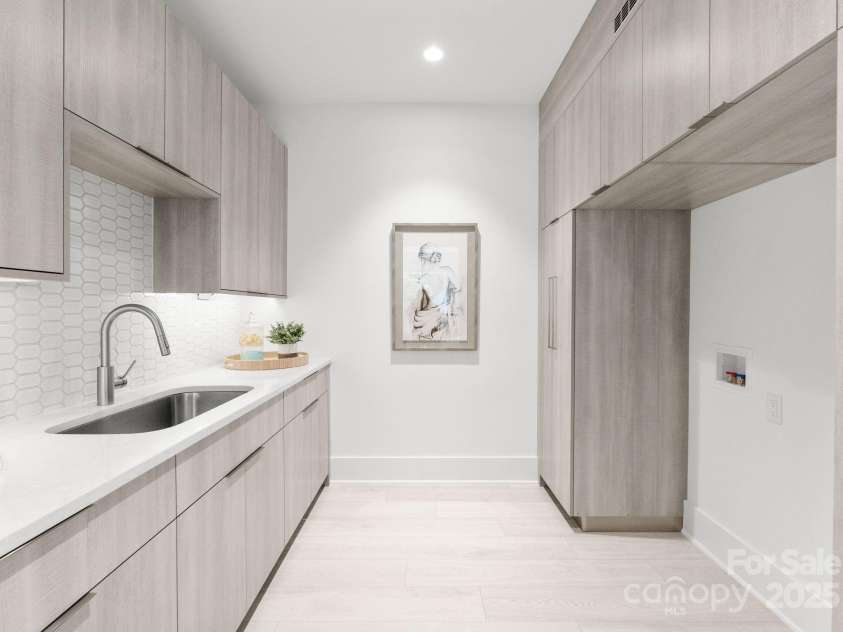 5428 Carmel Road, Charlotte, NC 28226.  MLS# CAR4189803, YatesRealty ID 26176. Laundry