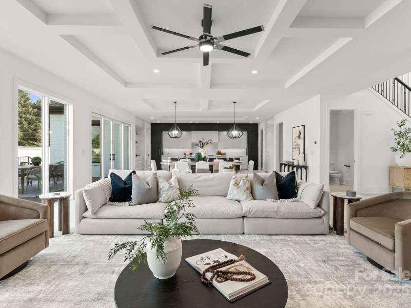 5428 Carmel Road, Charlotte, NC 28226.  MLS# CAR4189803, YatesRealty ID 26176. Living Room