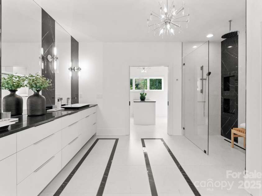 5428 Carmel Road, Charlotte, NC 28226.  MLS# CAR4189803, YatesRealty ID 26176. Primary Bath