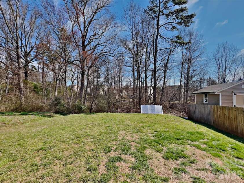 814 Sarah Laura Lane, Statesville, NC 28625.  MLS# CAR4364403, YatesRealty ID 26176. 