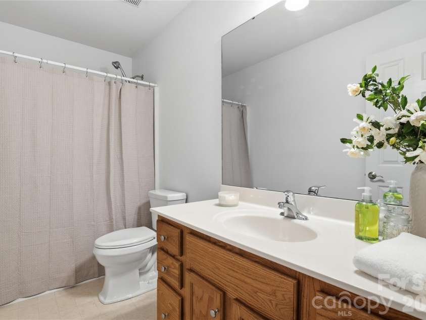 1514 Hawthorne Drive, Indian Trail, NC 28079.  MLS# CAR4382763, YatesRealty ID 26177. Full bath,next to bedroom #2