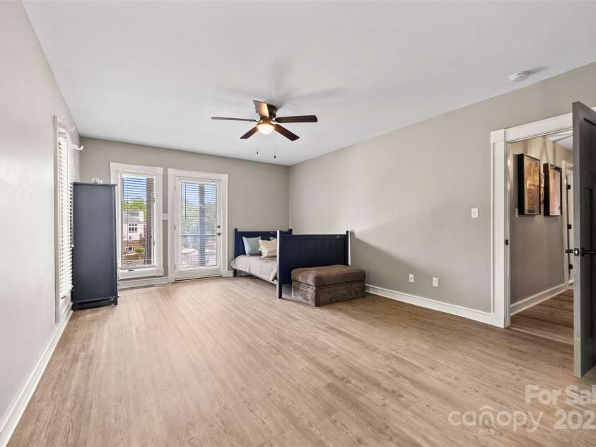 8014 Kiwi Point, Tega Cay, SC 29708.  MLS# CAR4234581, YatesRealty ID 26177. Another comfortable secondary bedroom offers a peaceful retreat at the end of the house, away from the hustle and bustle. Enjoy the privacy and quietude of this generously sized room, complete with its own ensuite full bath