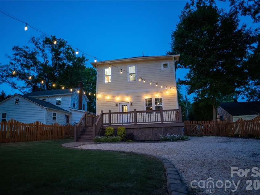 2120 Highland Street, Charlotte, NC 28208.  MLS# CAR4373959, YatesRealty ID 26178. 