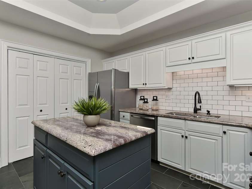 6623 Gaywind Drive, Charlotte, NC 28226.  MLS# CAR4277383, YatesRealty ID 26178. 