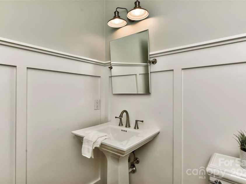 6623 Gaywind Drive, Charlotte, NC 28226.  MLS# CAR4277383, YatesRealty ID 26178. 