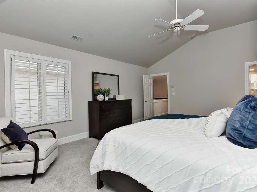 6623 Gaywind Drive, Charlotte, NC 28226.  MLS# CAR4277383, YatesRealty ID 26178. 