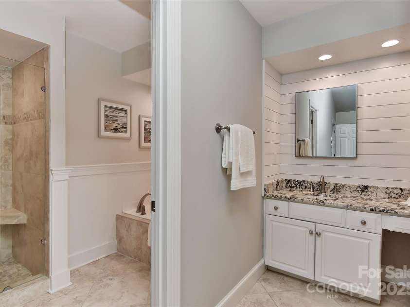 6623 Gaywind Drive, Charlotte, NC 28226.  MLS# CAR4277383, YatesRealty ID 26178. 
