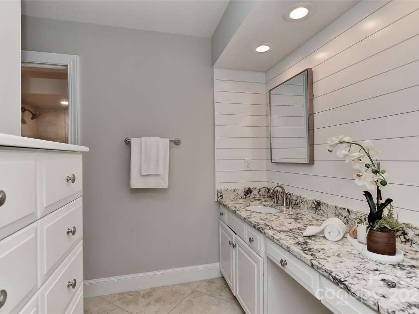6623 Gaywind Drive, Charlotte, NC 28226.  MLS# CAR4277383, YatesRealty ID 26178. 