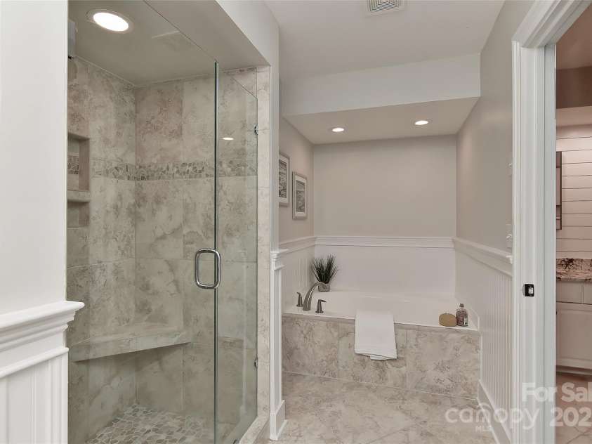 6623 Gaywind Drive, Charlotte, NC 28226.  MLS# CAR4277383, YatesRealty ID 26178. 