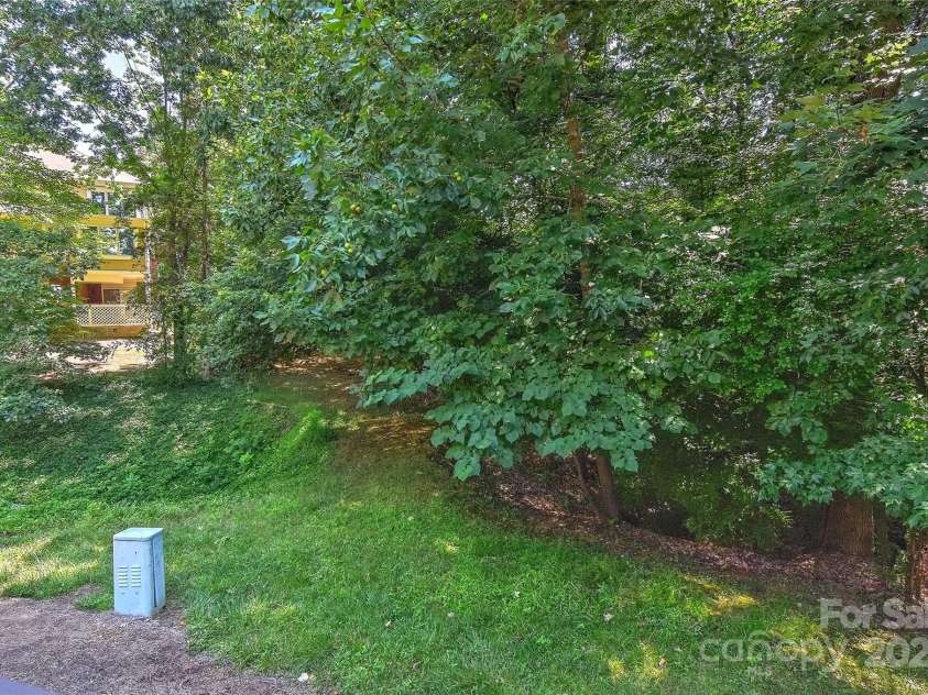 6623 Gaywind Drive, Charlotte, NC 28226.  MLS# CAR4277383, YatesRealty ID 26178. 