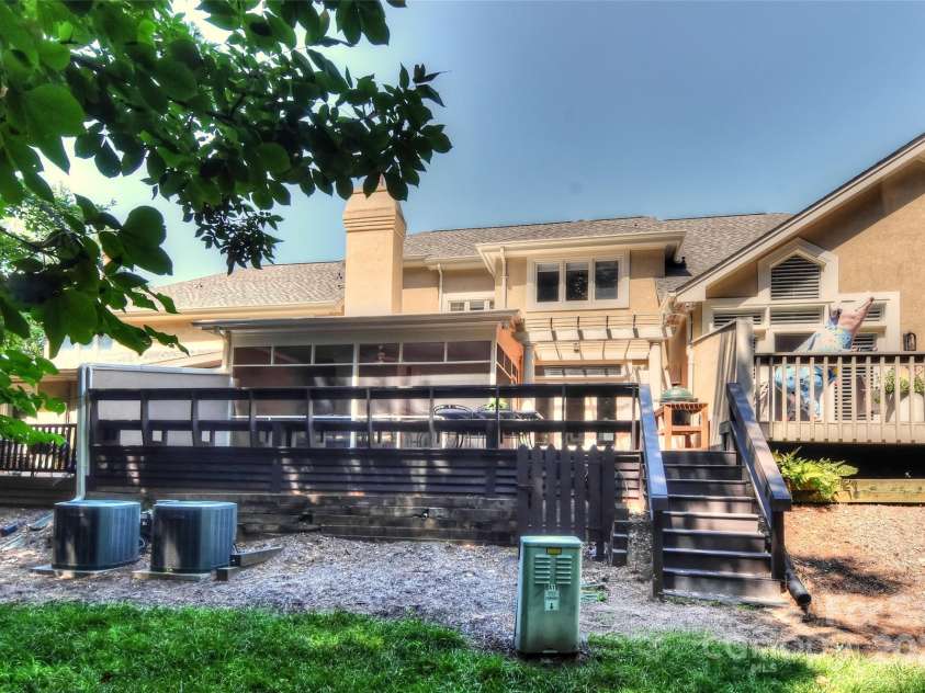 6623 Gaywind Drive, Charlotte, NC 28226.  MLS# CAR4277383, YatesRealty ID 26178. 
