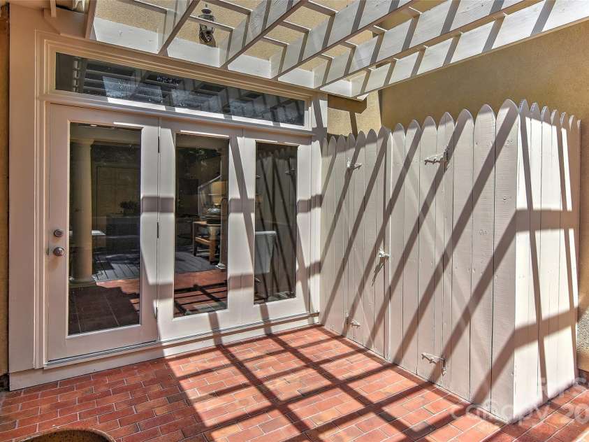 6623 Gaywind Drive, Charlotte, NC 28226.  MLS# CAR4277383, YatesRealty ID 26178. 