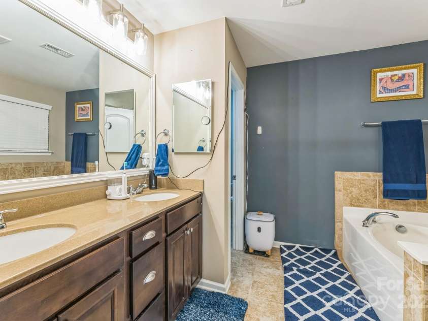6412 Bluegill Road, Charlotte, NC 28216.  MLS# CAR4272269, YatesRealty ID 26179. 
