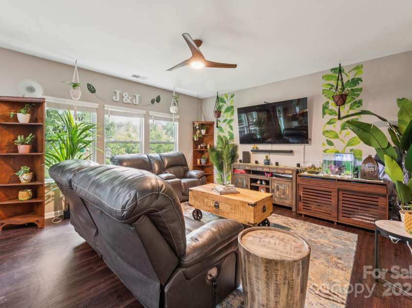 6412 Bluegill Road, Charlotte, NC 28216.  MLS# CAR4272269, YatesRealty ID 26179. 