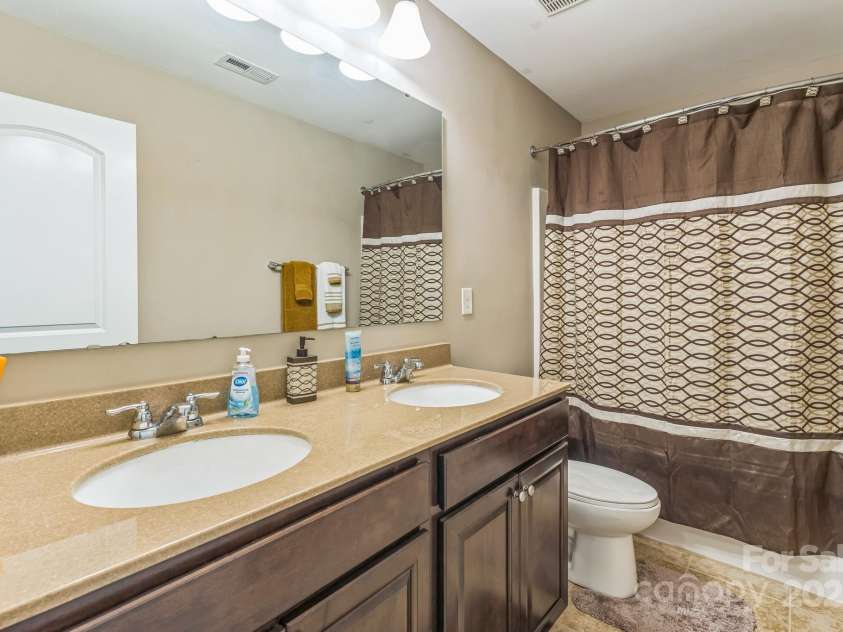 6412 Bluegill Road, Charlotte, NC 28216.  MLS# CAR4272269, YatesRealty ID 26179. 