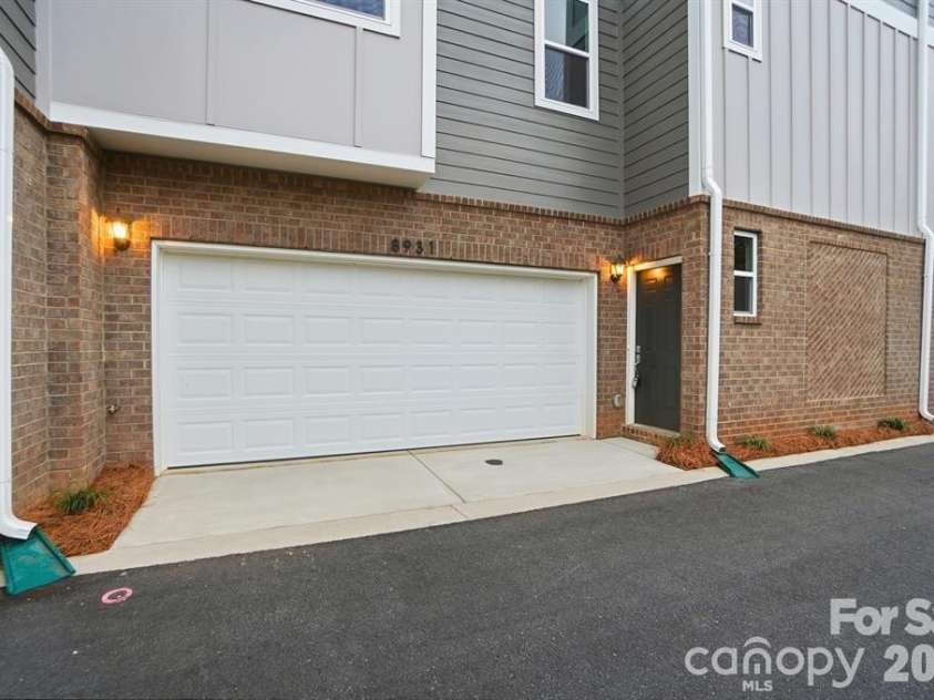 8931 Sharonbrook Drive, Charlotte, NC 28210.  MLS# CAR4403221, YatesRealty ID 2618. 