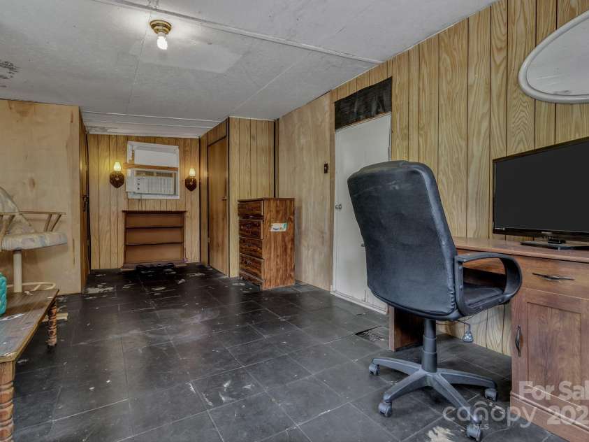 102 Edgewood Road, Asheville, NC 28803.  MLS# CAR4271395, YatesRealty ID 26180. 