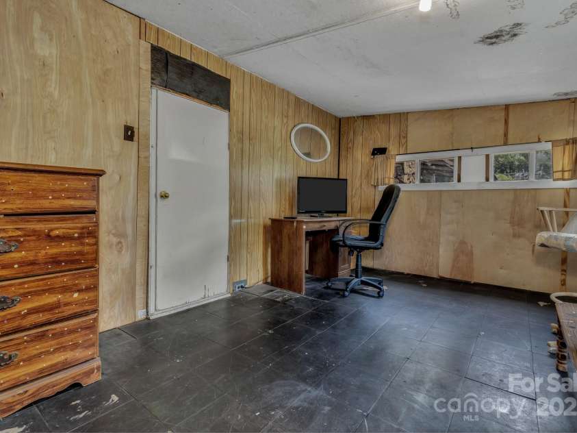 102 Edgewood Road, Asheville, NC 28803.  MLS# CAR4271395, YatesRealty ID 26180. 