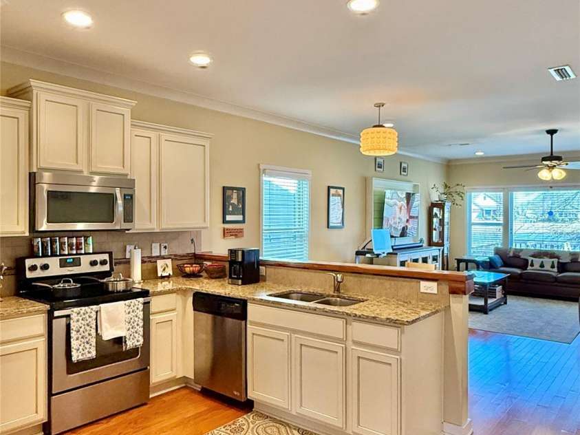 5227 Crystal Lakes Drive, Rock Hill, SC 29732.  MLS# CAR4338532, YatesRealty ID 26181. Kitchen