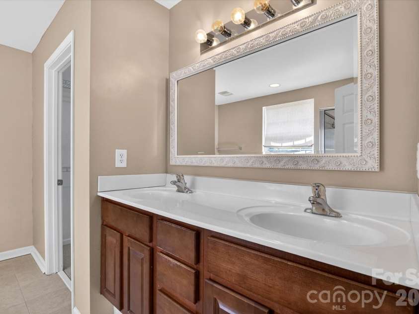 13506 Boulder Creek Drive, Charlotte, NC 28273.  MLS# CAR4378216, YatesRealty ID 26182. Primary Bath